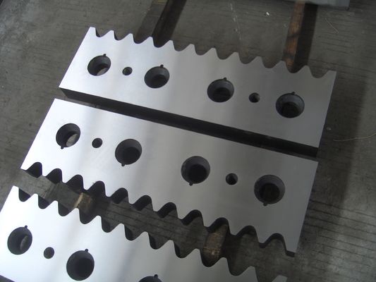 H13Kは鋼鉄せん断機械刃のナイフV形油圧刃を変形させた