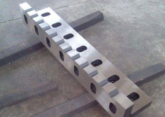 変形させた鋼鉄鋼片のせん断の刃のナイフH13K