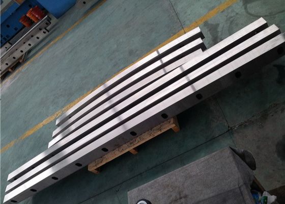 H13Kの鋼板せん断の刃は転がり製造所の植物の打抜き機のナイフのために設計する